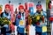 Biathlètes en posture de vainqueur.
